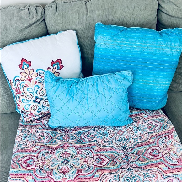 Twin Bedspread Set w/Pillows and Shams - Picture 1 of 11